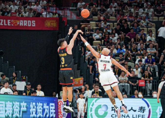 开云电脑版-贺希宁：没有团队帮助我拿不到MVP，感谢今晚所有人复出的努力